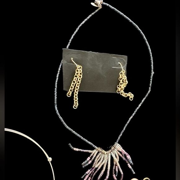 Vintage Jewelry lot 11 pieces- 4 necklaces-2 earrings-2 pins 3 bracelets fab - Picture 6 of 11